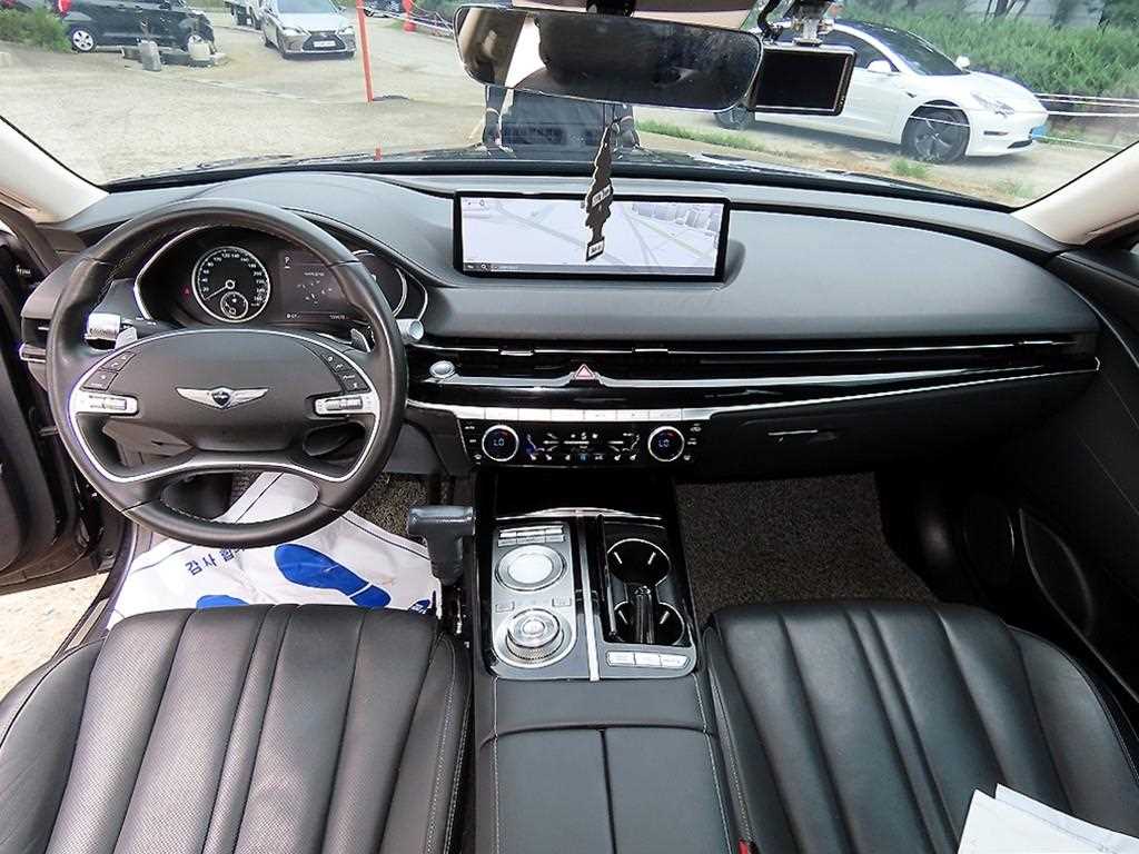 Genesis G80 — photo 07