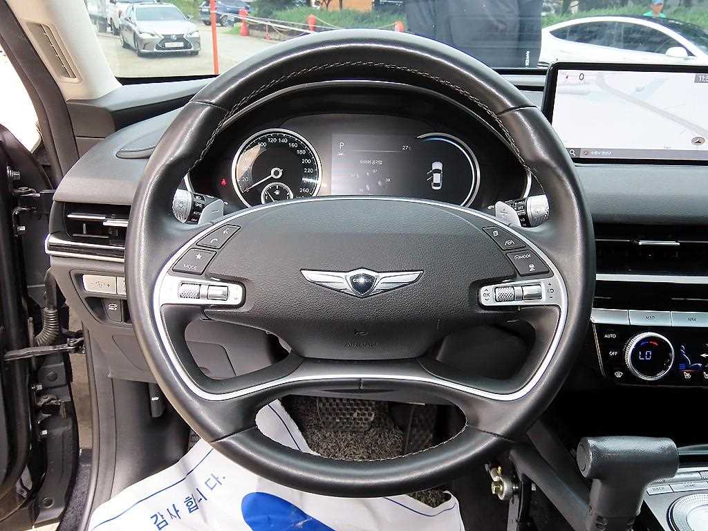 Genesis G80 — photo 08