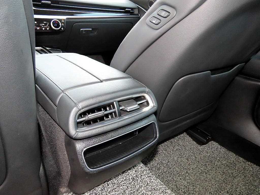 Genesis G80 — photo 16