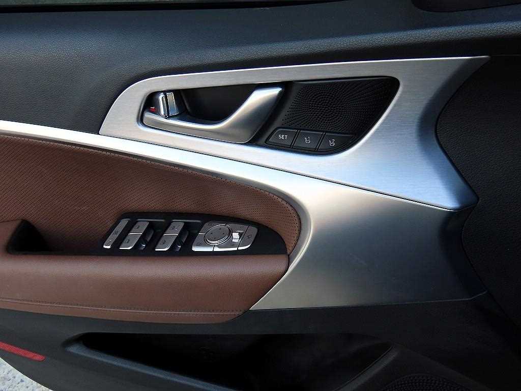 Genesis G70 — photo 10