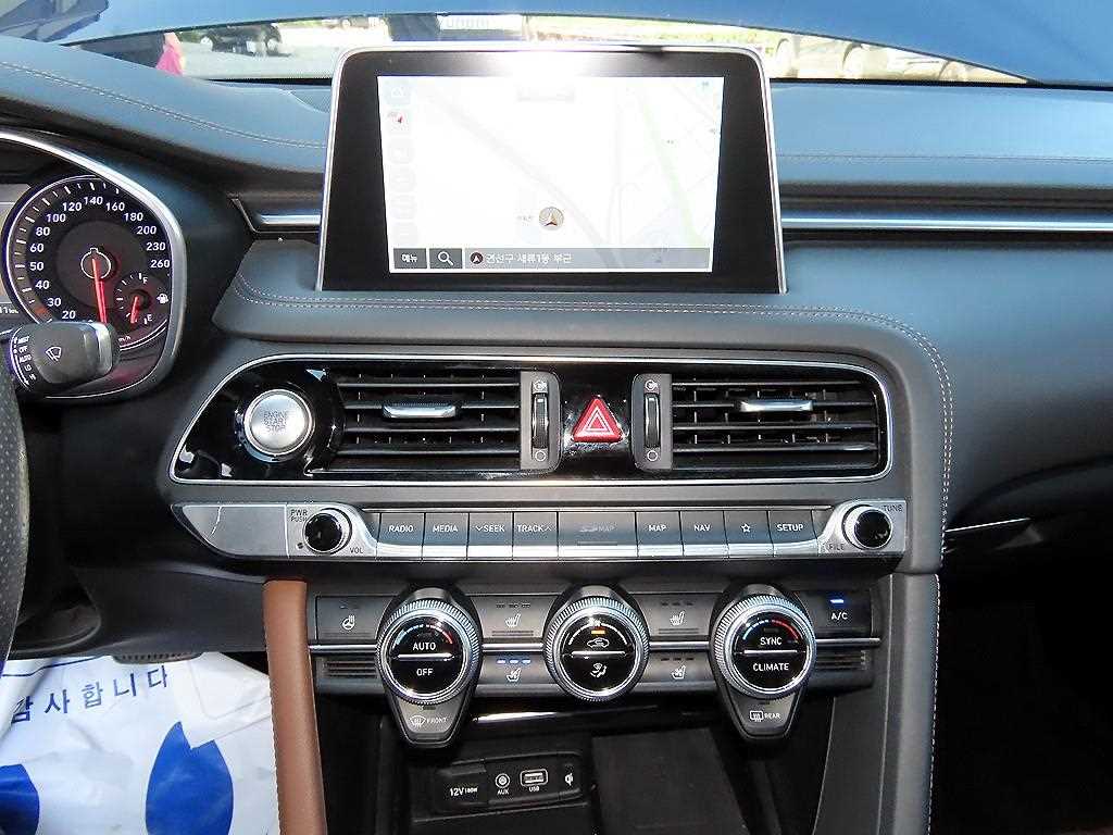 Genesis G70 — photo 12