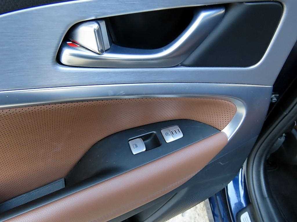 Genesis G70 — photo 15