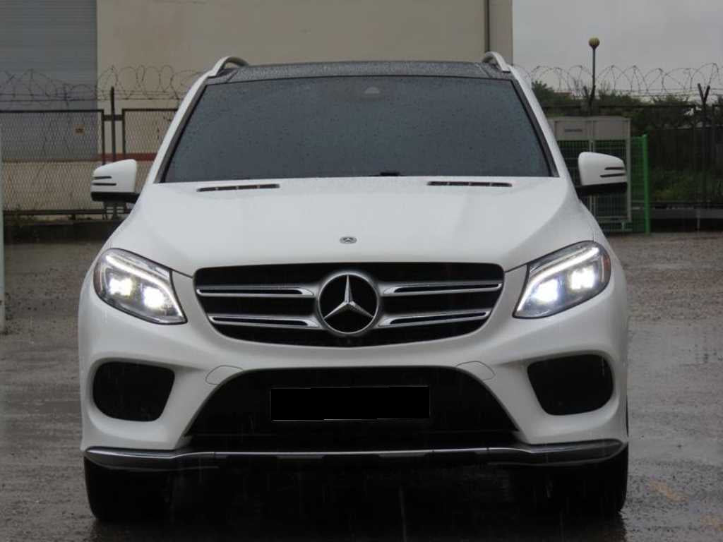 Mercedes-Benz GLE-Class — photo 02