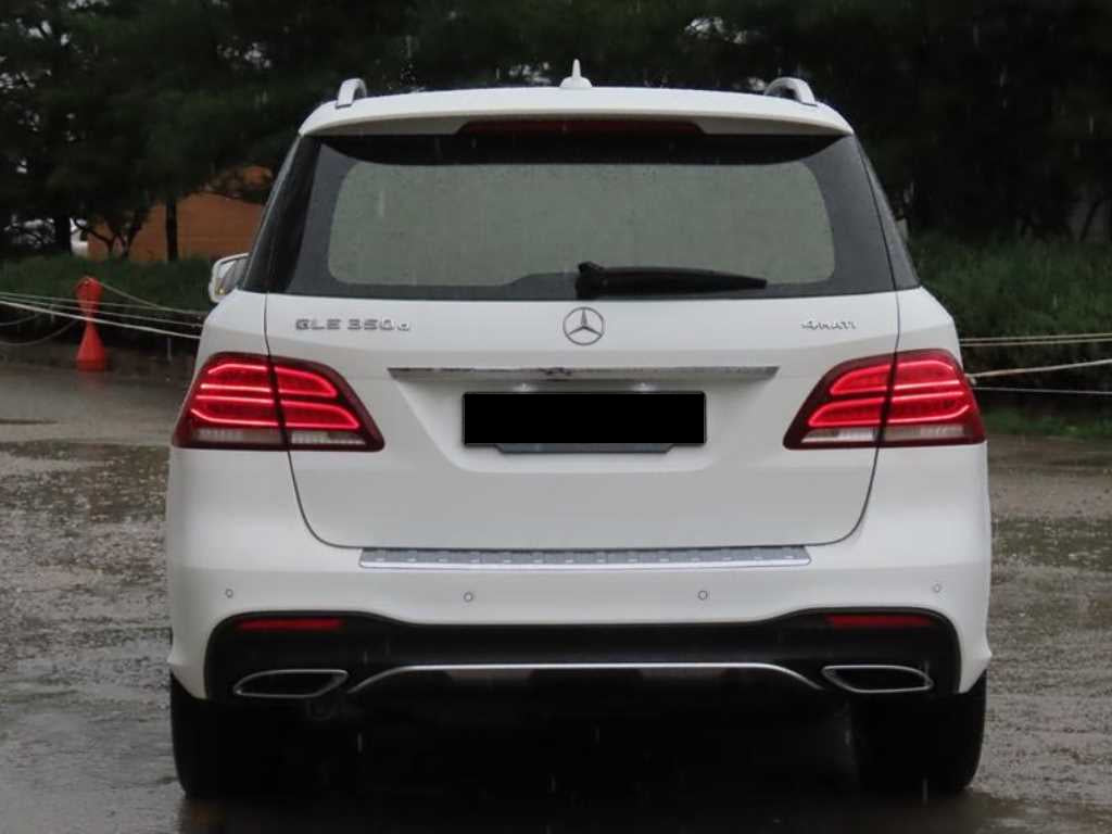 Mercedes-Benz GLE-Class — photo 04