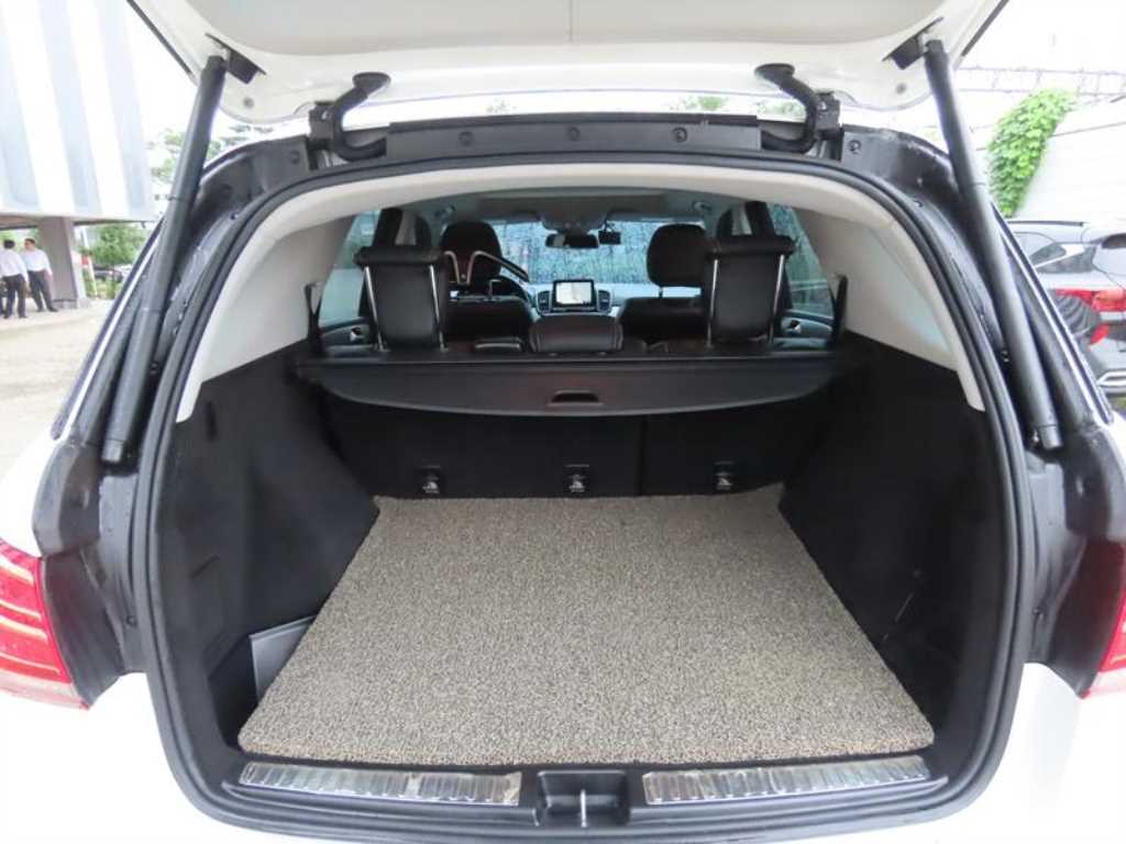 Mercedes-Benz GLE-Class — photo 05