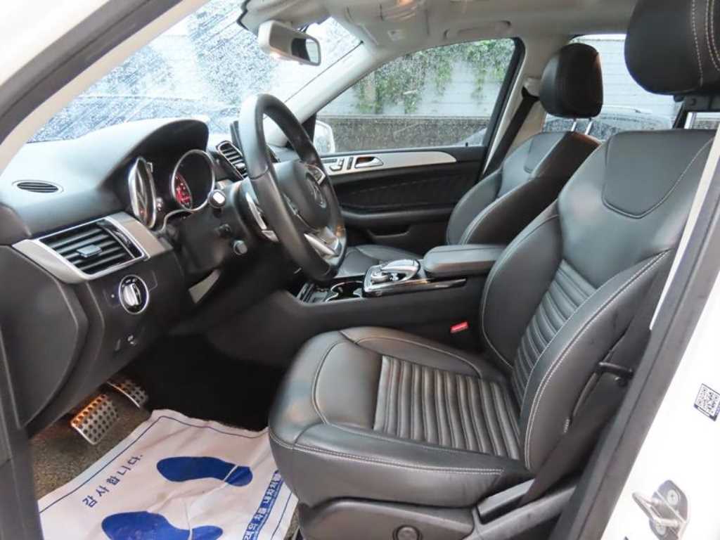 Mercedes-Benz GLE-Class — photo 06