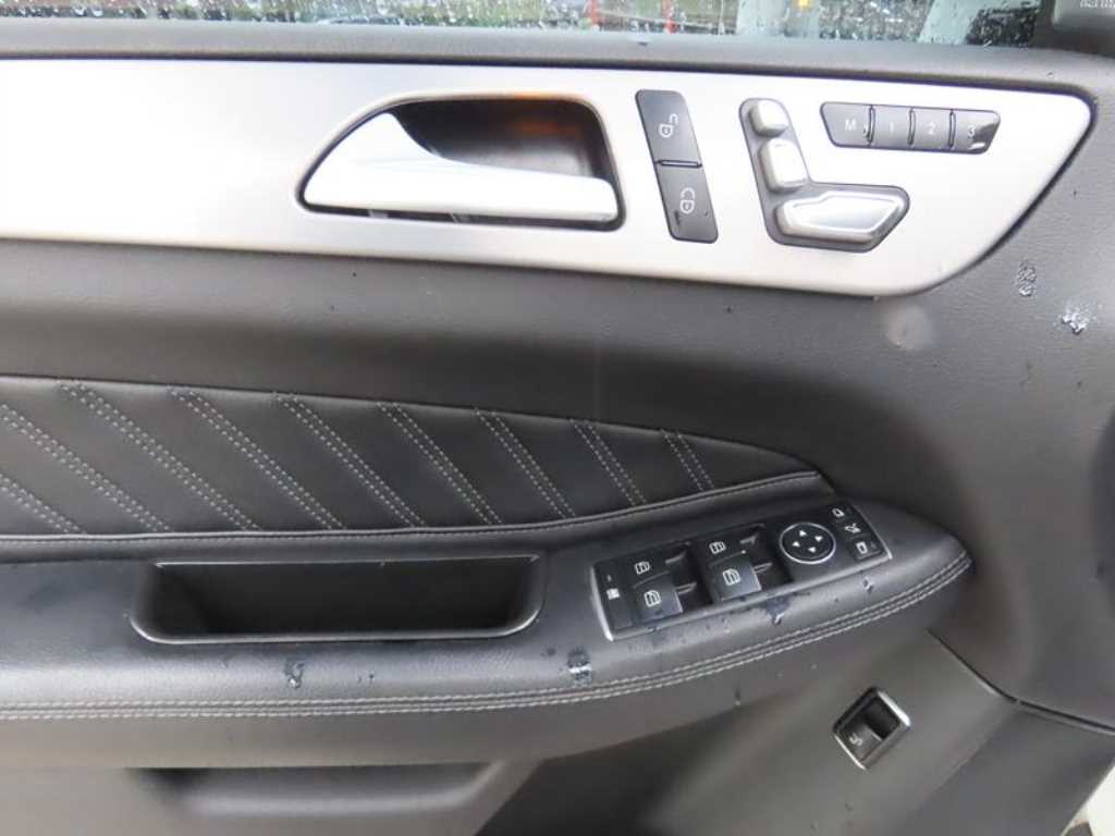 Mercedes-Benz GLE-Class — photo 07