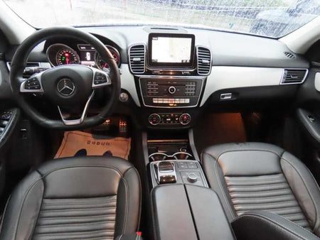 Mercedes-Benz GLE-Class — photo 09