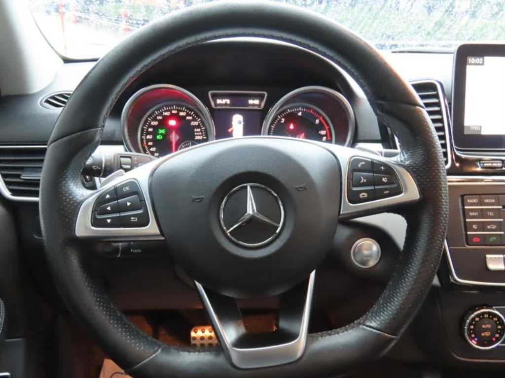 Mercedes-Benz GLE-Class — photo 10