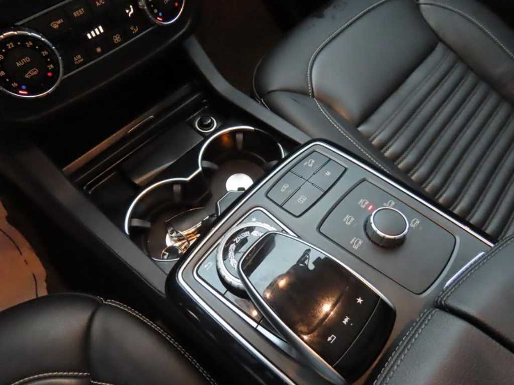 Mercedes-Benz GLE-Class — photo 16