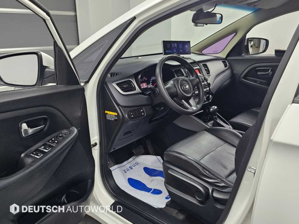 Kia Carens — photo 11