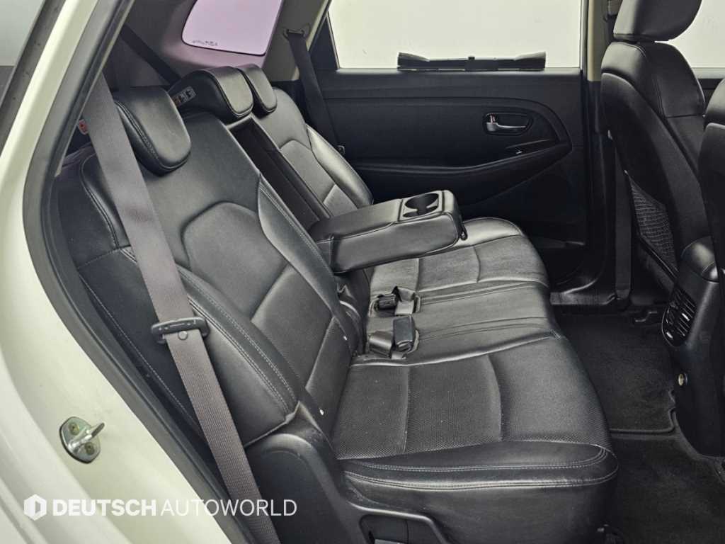 Kia Carens — photo 12
