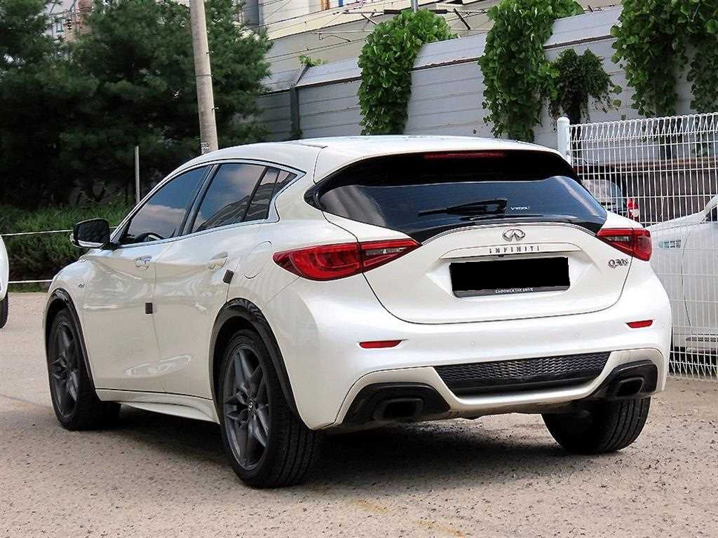 Infiniti Q30 — photo 03