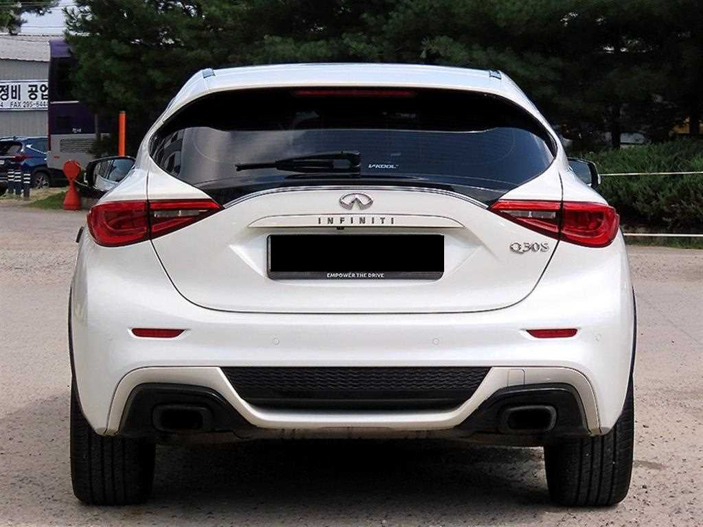 Infiniti Q30 — photo 04