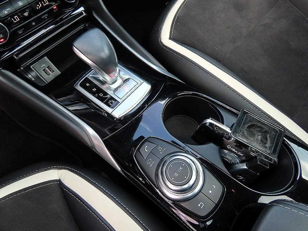 Infiniti Q30 — photo 10