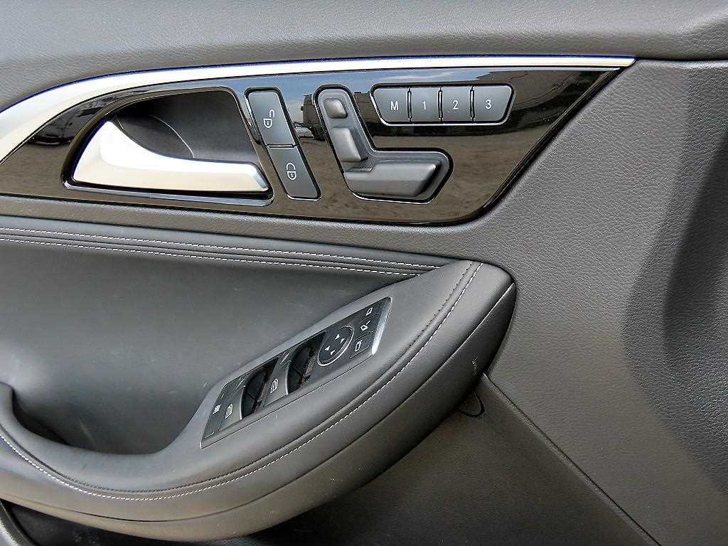 Infiniti Q30 — photo 11