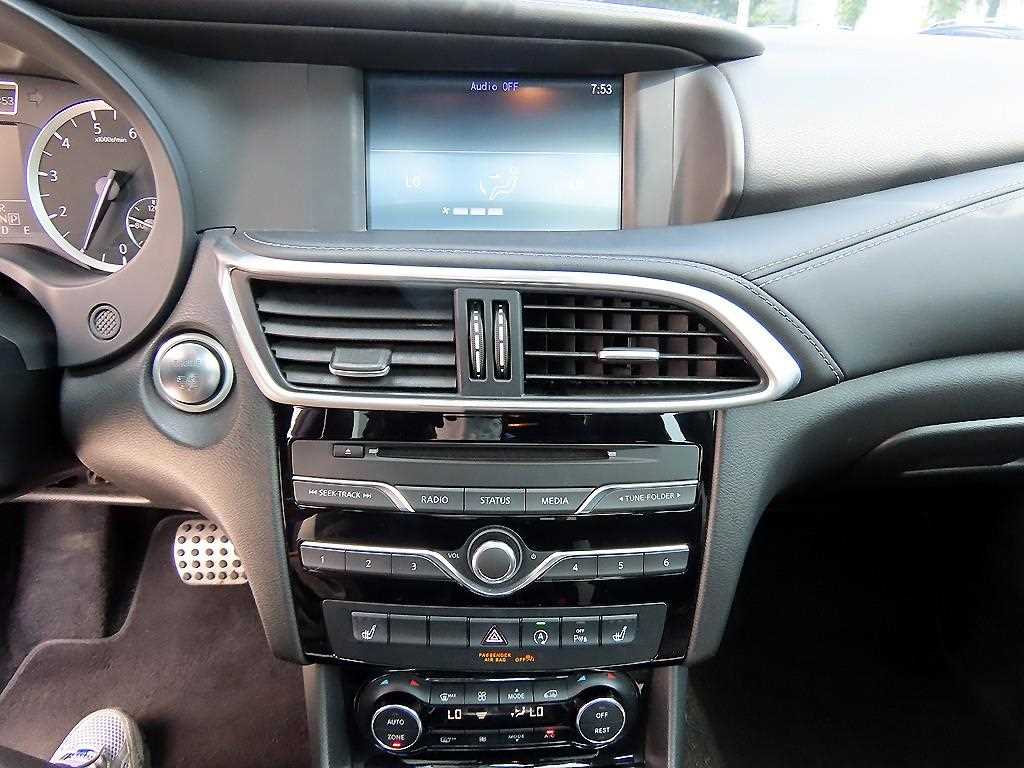 Infiniti Q30 — photo 13