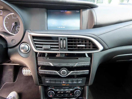 Infiniti Q30 — photo 13