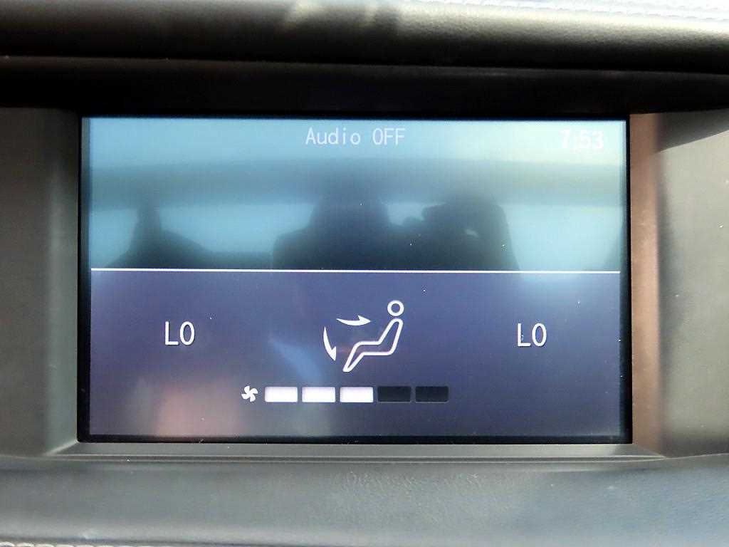 Infiniti Q30 — photo 14