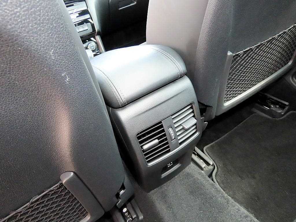 Infiniti Q30 — photo 17