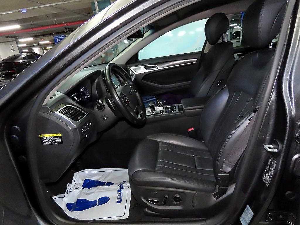 Genesis G80 — photo 06