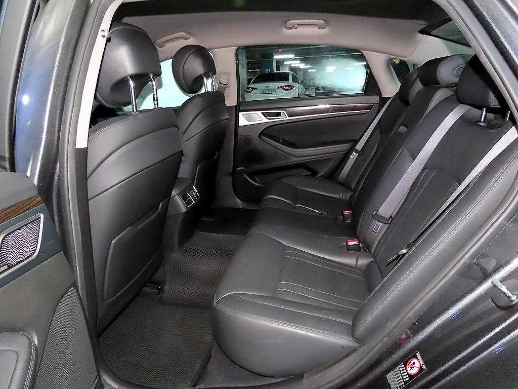 Genesis G80 — photo 07