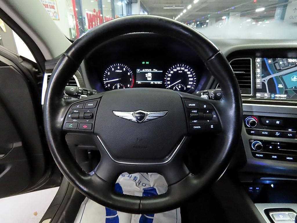Genesis G80 — photo 08