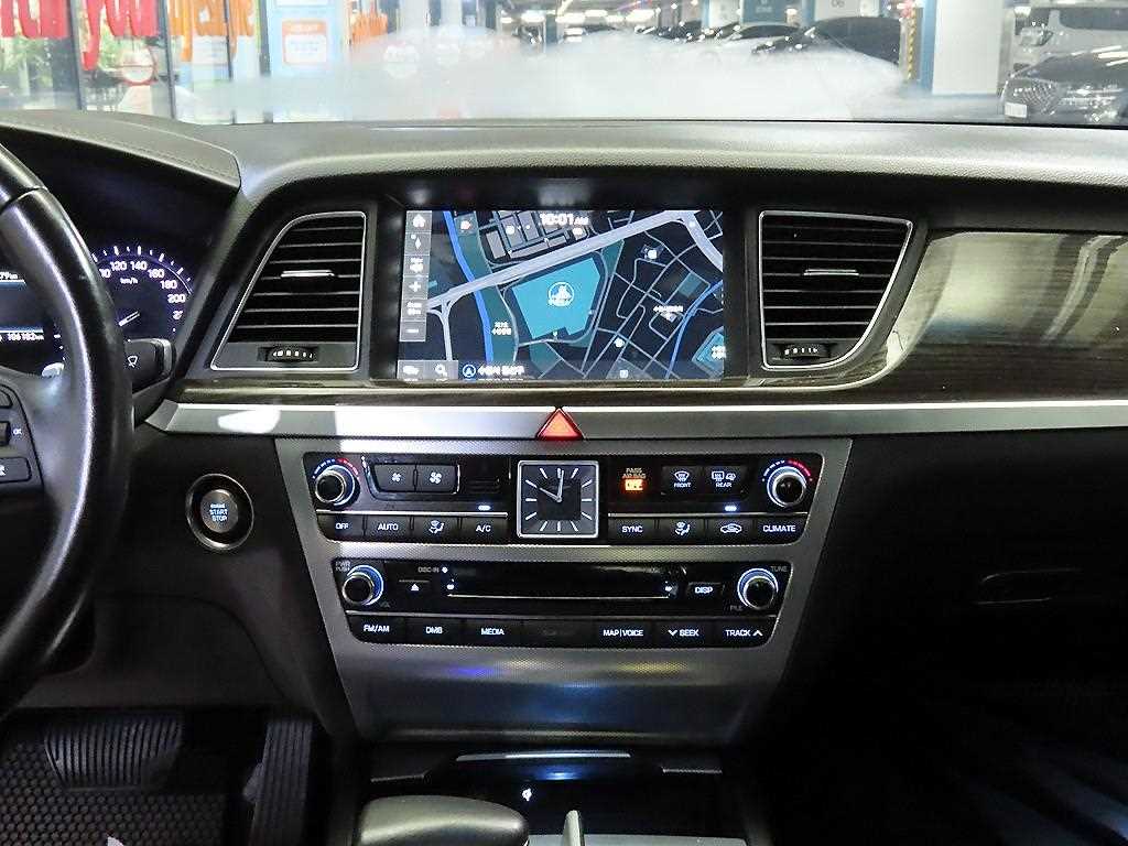 Genesis G80 — photo 11