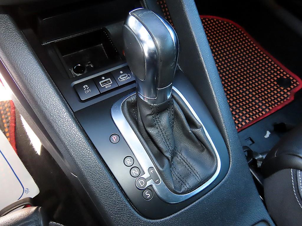 Volkswagen Scirocco — photo 10