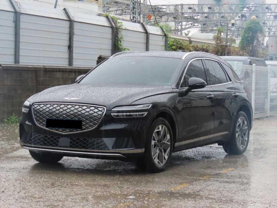 Genesis GV70 — photo 02