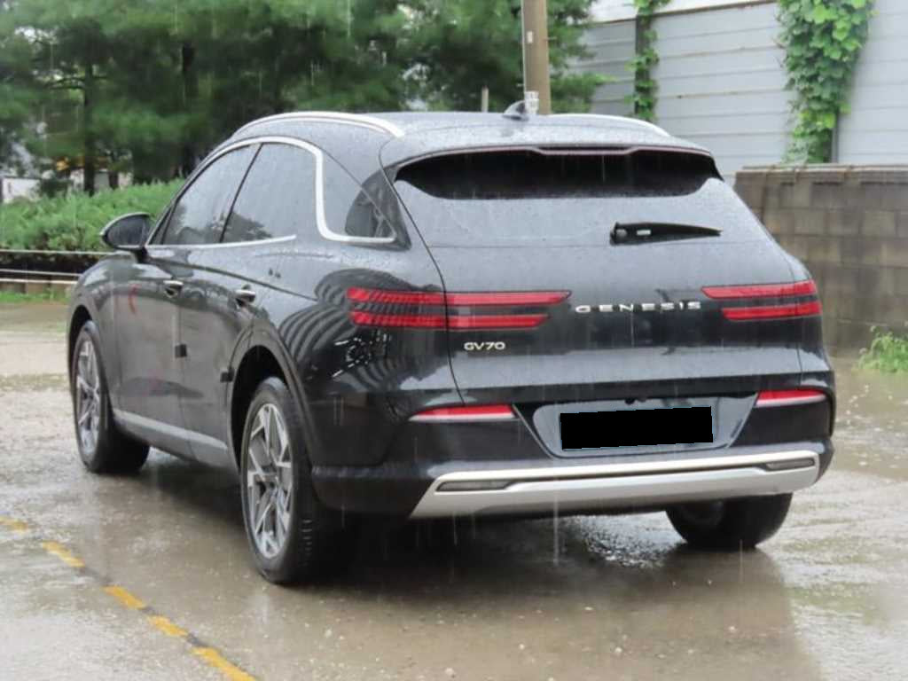 Genesis GV70 — photo 03