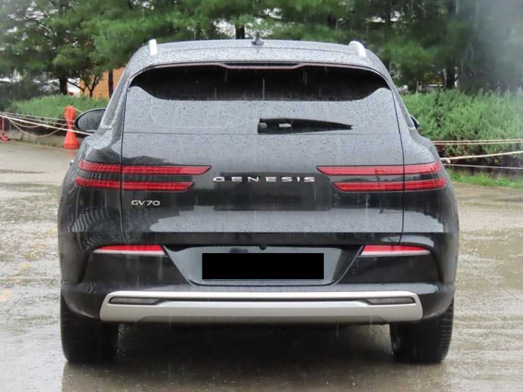 Genesis GV70 — photo 04