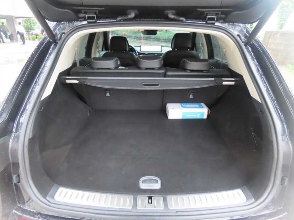 Genesis GV70 — photo 05