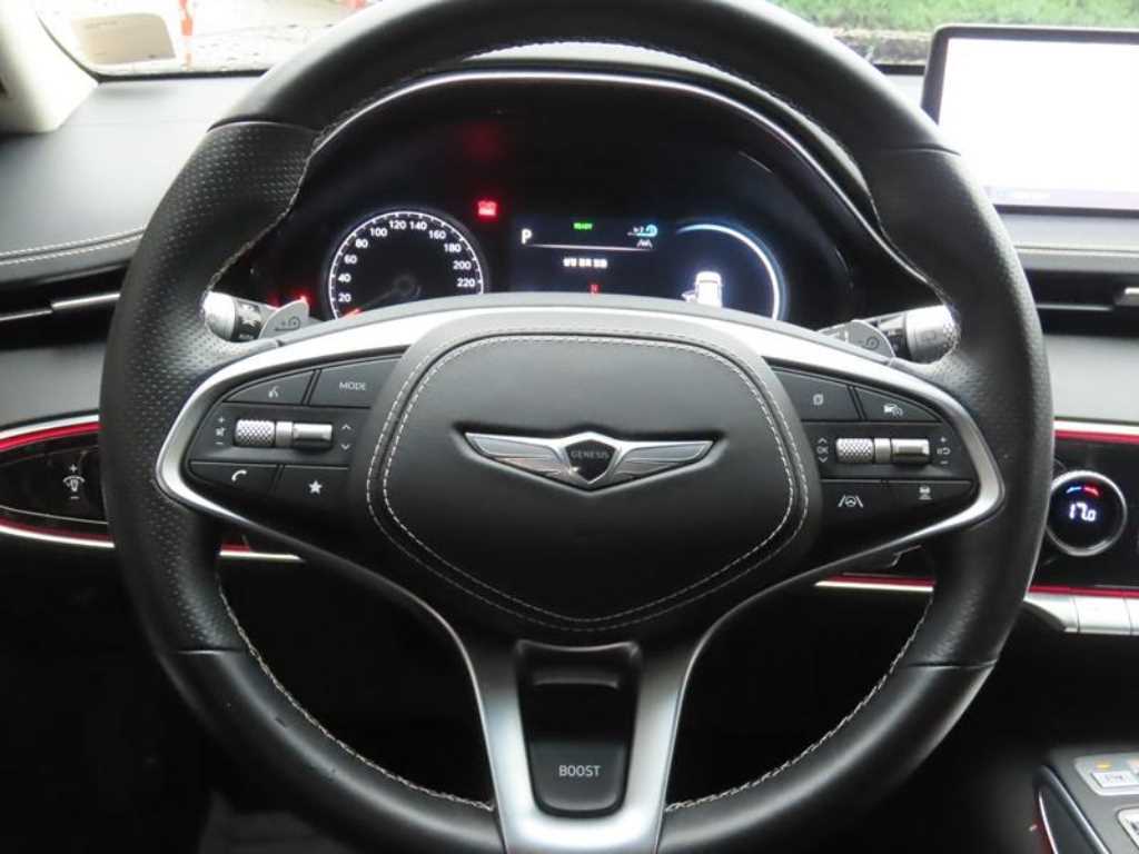 Genesis GV70 — photo 10