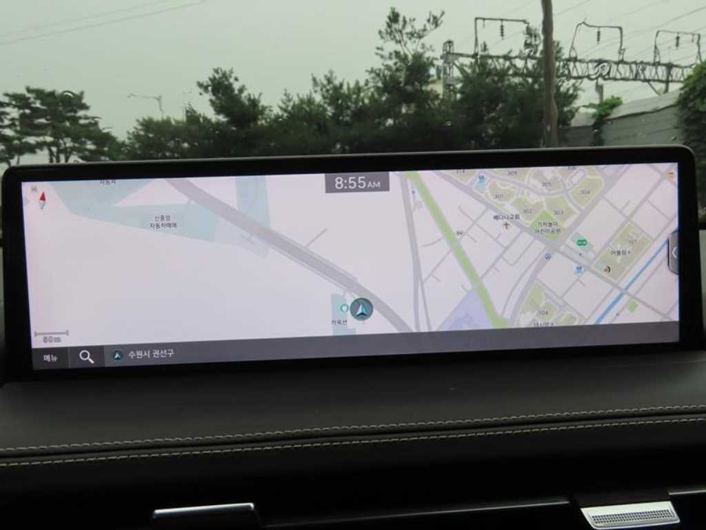 Genesis GV70 — photo 13