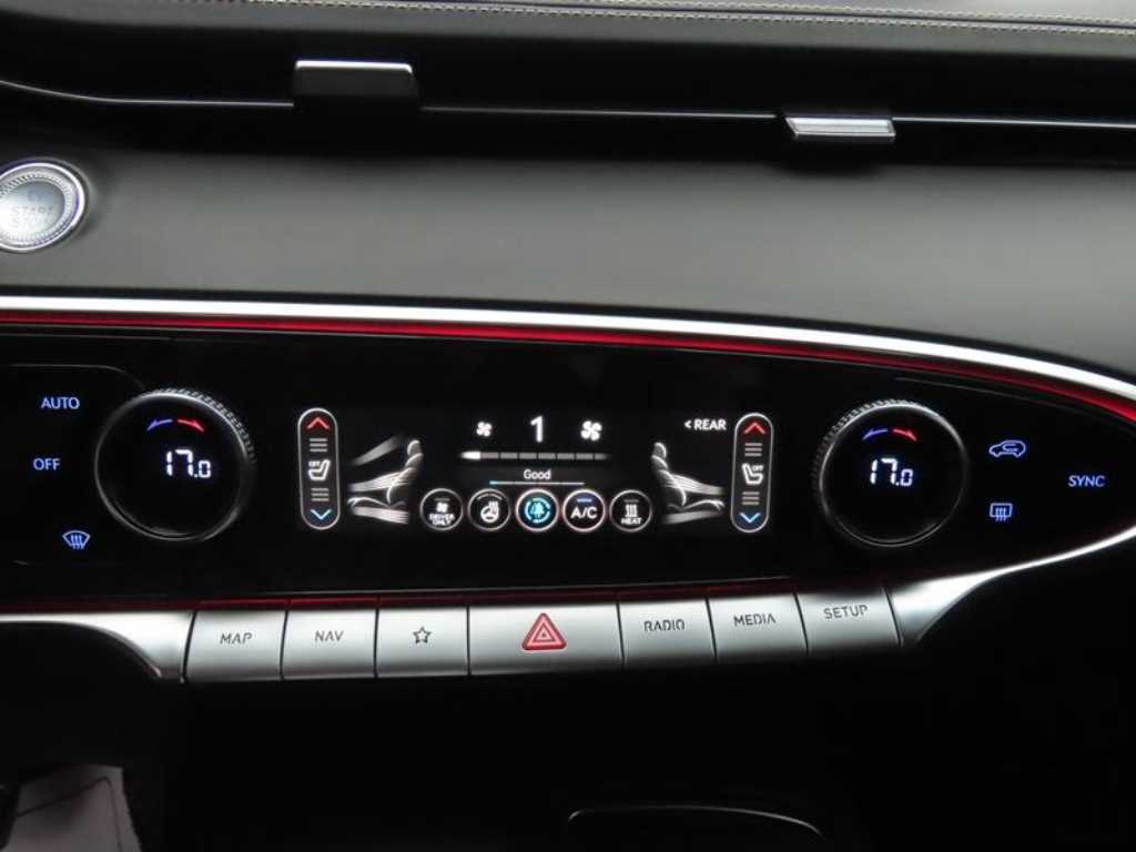 Genesis GV70 — photo 15