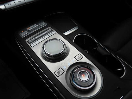 Genesis GV70 — photo 16