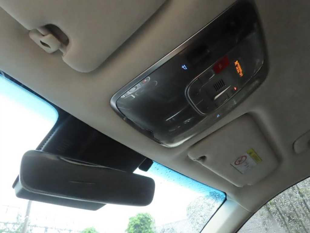 Genesis GV70 — photo 17