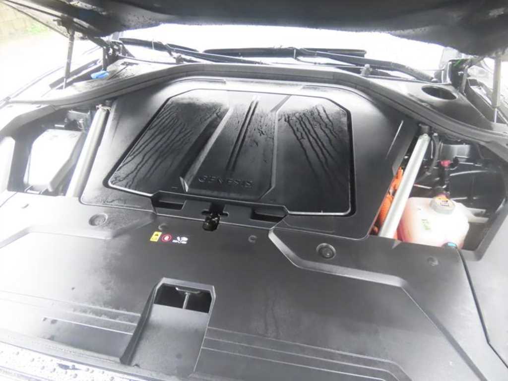 Genesis GV70 — photo 20