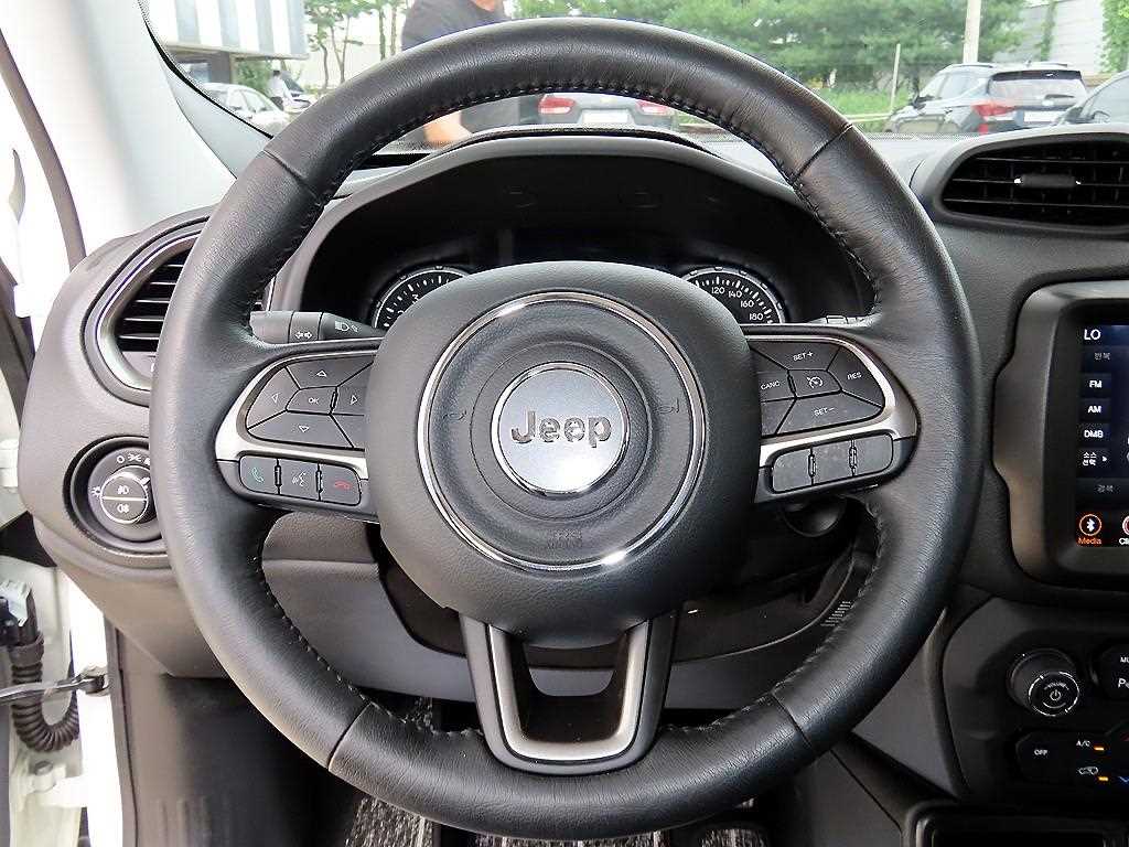 Jeep Renegade — photo 08