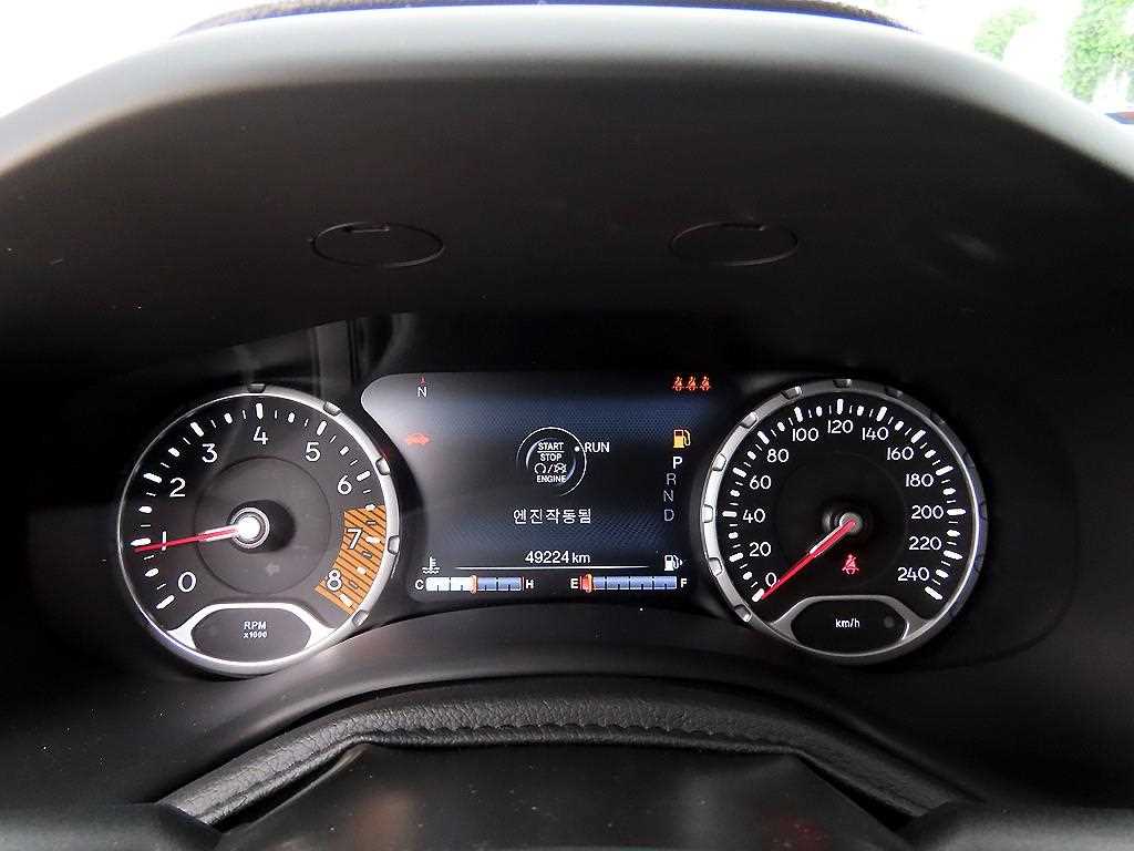 Jeep Renegade — photo 09