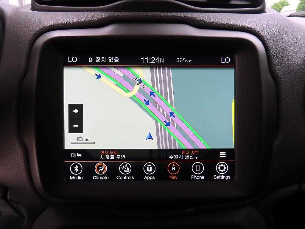Jeep Renegade — photo 14