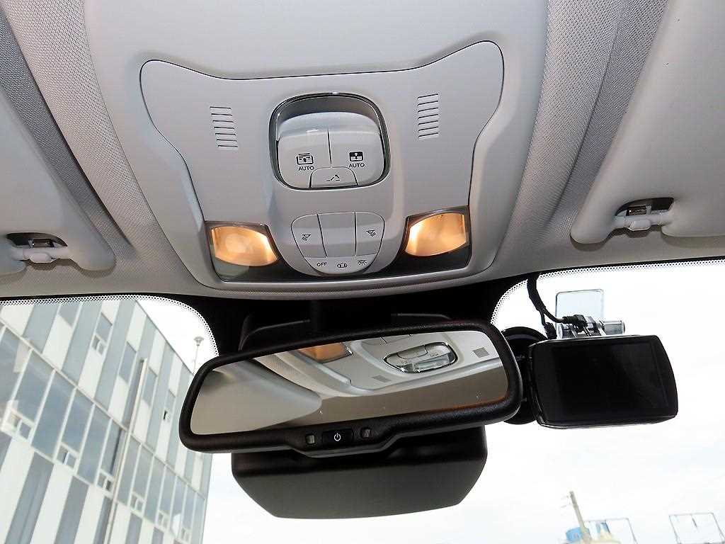 Jeep Renegade — photo 16