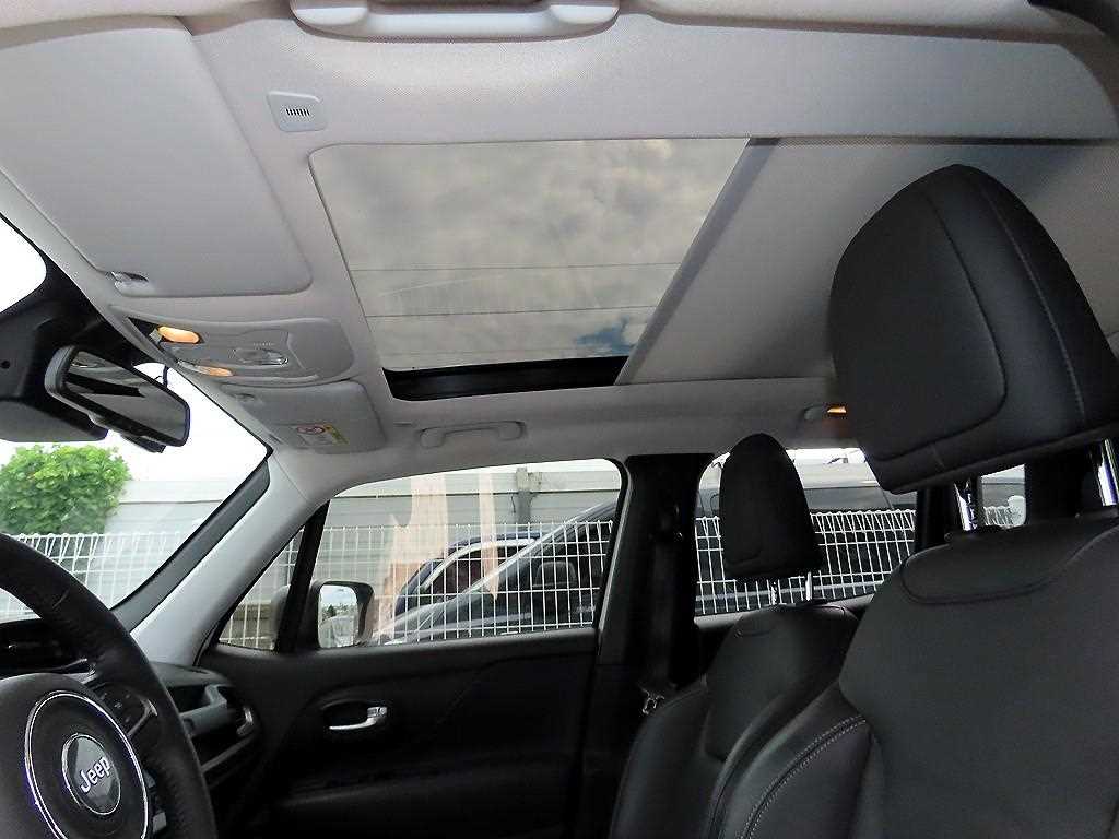 Jeep Renegade — photo 17
