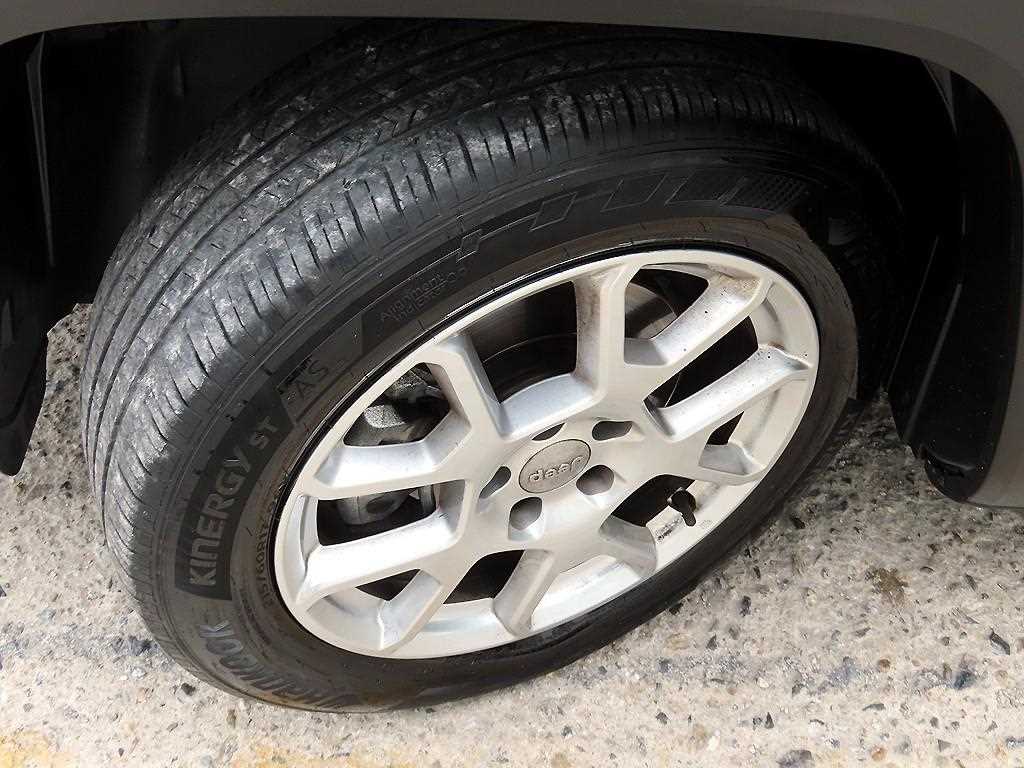 Jeep Renegade — photo 20