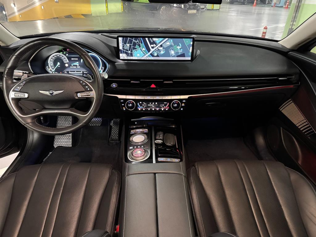 Genesis G80 — photo 08