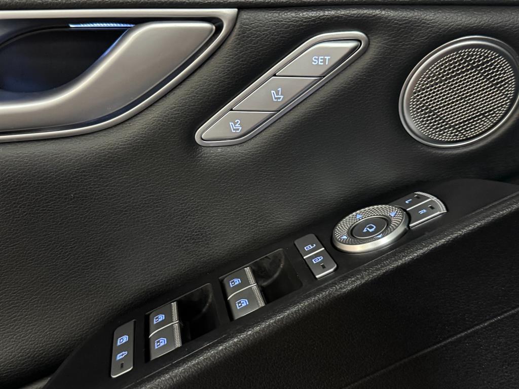 Genesis G80 — photo 17