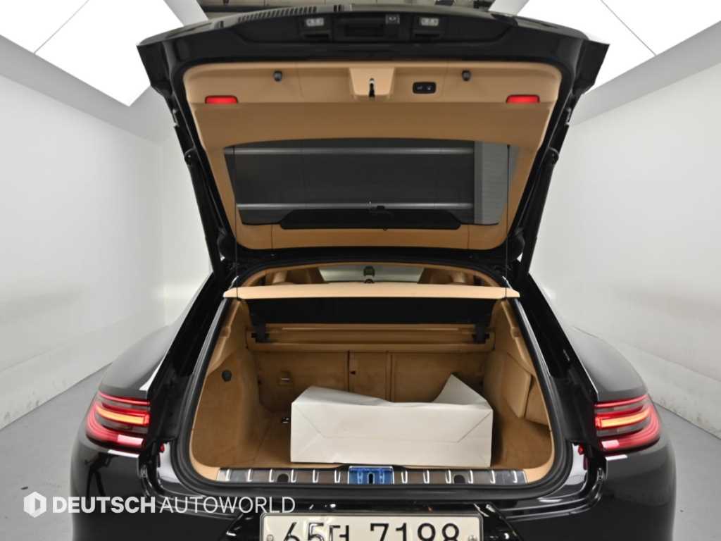 Porsche Panamera — photo 19