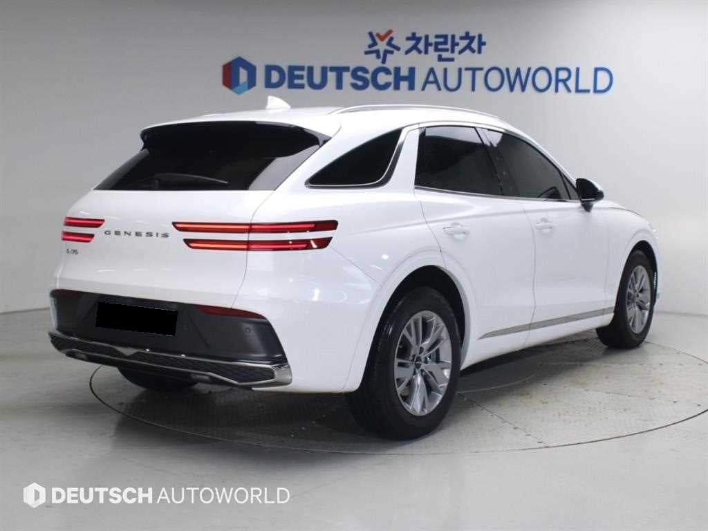 Genesis GV70 — photo 02
