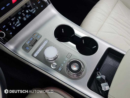 Genesis GV70 — photo 09